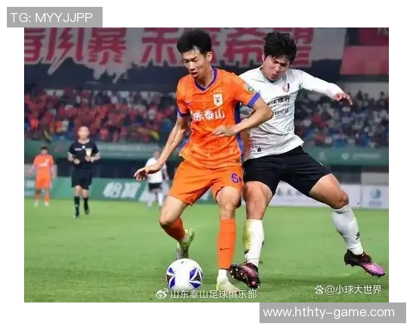 泰山队第72分钟进攻失误谢文能传中直接飞出底线引发球迷失望 泰山队第72分钟进攻失误谢文能传中直接飞出底线引发球迷失望